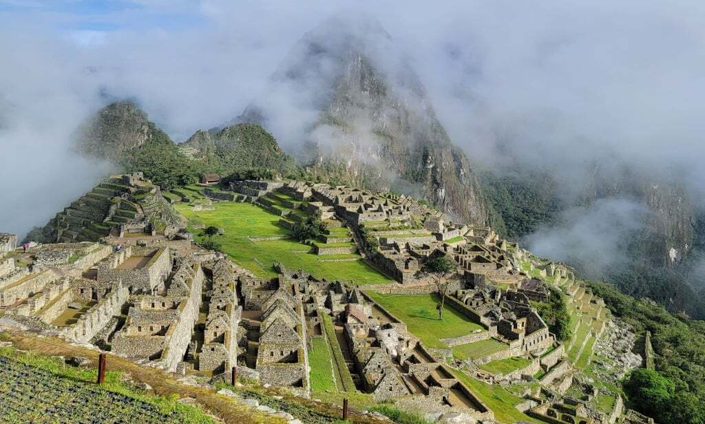 The 3 transportation options for traveling from Lima to Cusco